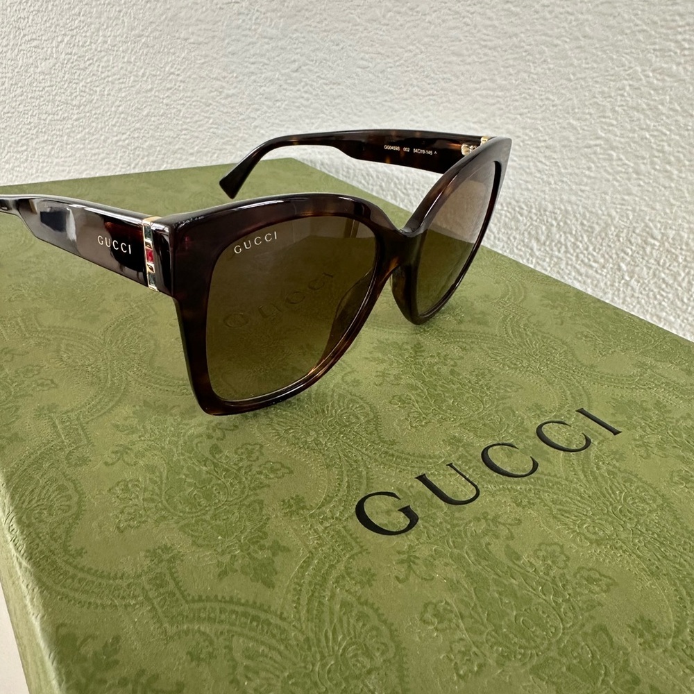 Authentic Gucci Tortoiseshell Frame Sunglasses wi… - image 2